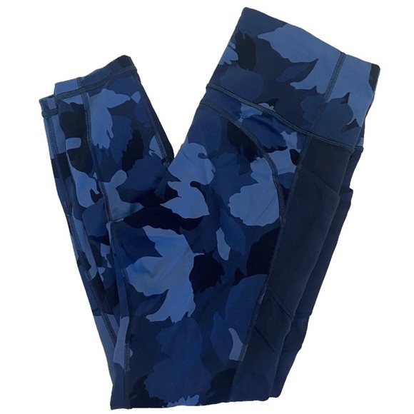 Athleta All In 7/8 Leggings Blue Camouflage Size Medium Tonal Blue Zip Pocket - Picture 7 of 7